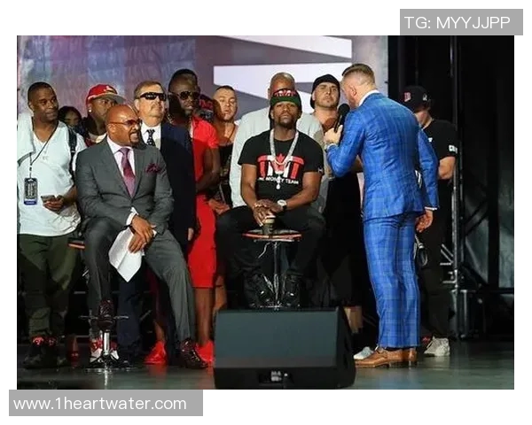 梅威瑟与嘴炮在纽约发布会激烈交锋引发拳击界热议